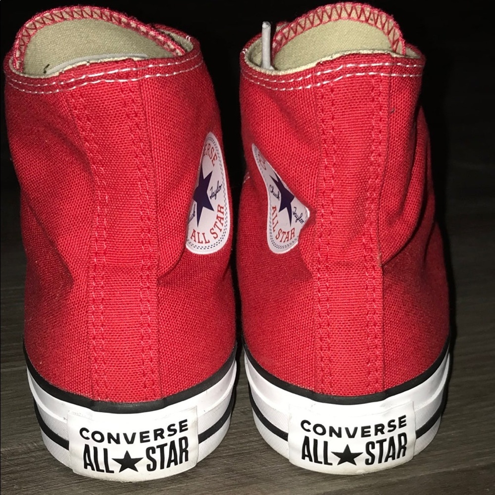 Red converse - Picture 3 of 4